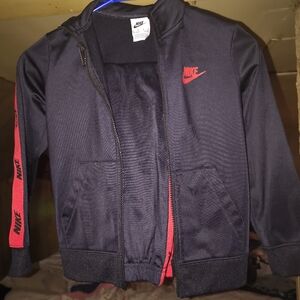 Nike Boys Black And Red Track Suit Size Medium (6)